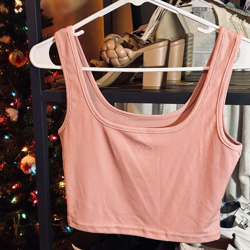 Light pink cami crop